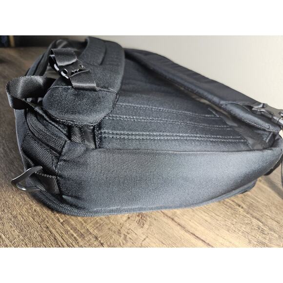 OGIO Black Lucid Carry-On Commuter Backpack Laptop with many Sleeve Pockets - Picture 5 of 12